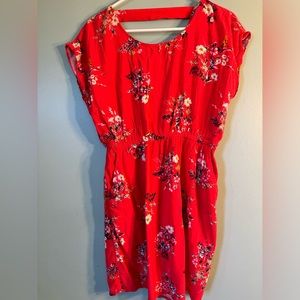 Cute floral dress with pockets, size large.